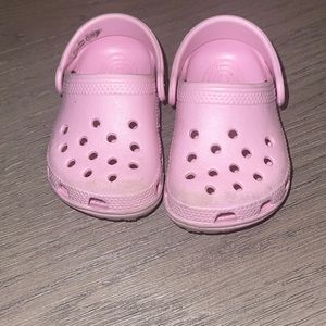 Crocs pink baby girl size 2/3 - walker baby